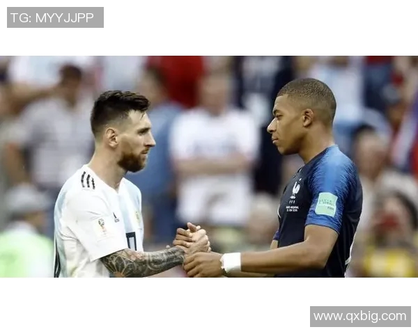 甜蜜瞬间盘点那些闪耀赛场的足球球星与恋人浪漫日常